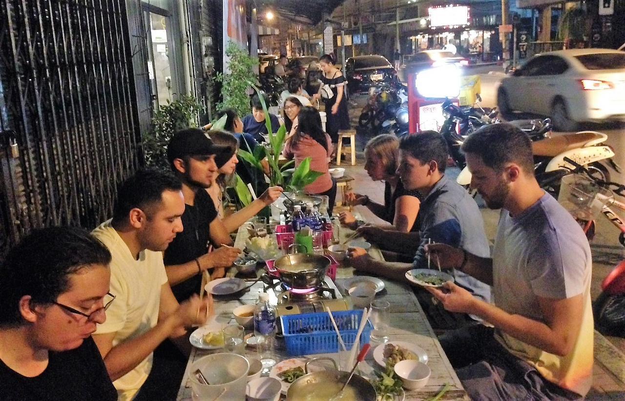 Suneta Hostel Chiangmai Chiang Mai Exteriör bild