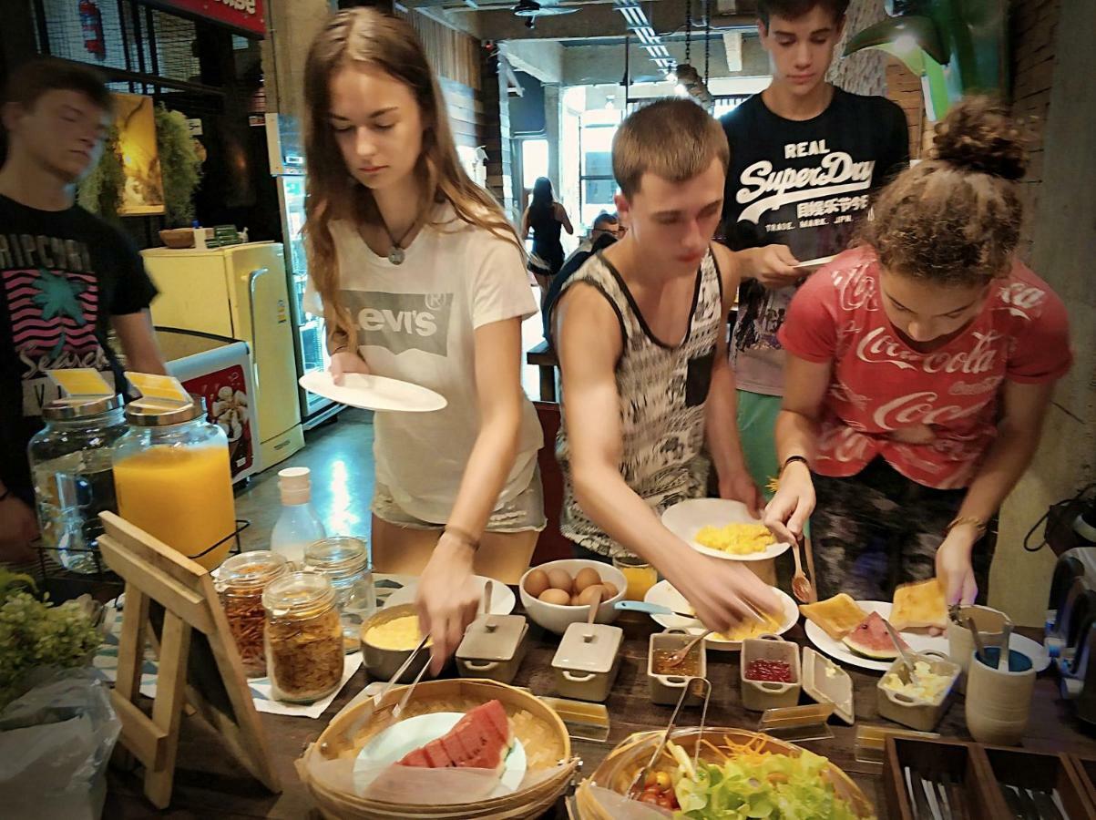 Suneta Hostel Chiangmai Chiang Mai Exteriör bild
